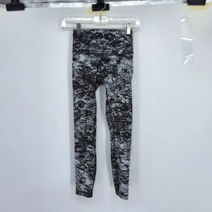 Lululemon Sz 2 Black Printed  Leggings